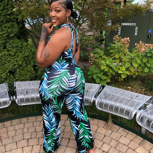 Tropical leaves jumpsuit size small black jumpsuit - Picture 5 of 6